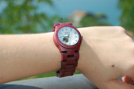 Outfit estivo in città: look colorato e leggero orologio jord