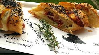 Rotolo di pasta sfoglia con speck, patate e semi di papavero. Rotolo di pasta sfoglia con speck, patate e semi di papavero.