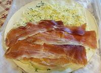 Rotolo di pasta sfoglia con speck, patate e semi di papavero. Rotolo di pasta sfoglia con speck, patate e semi di papavero.