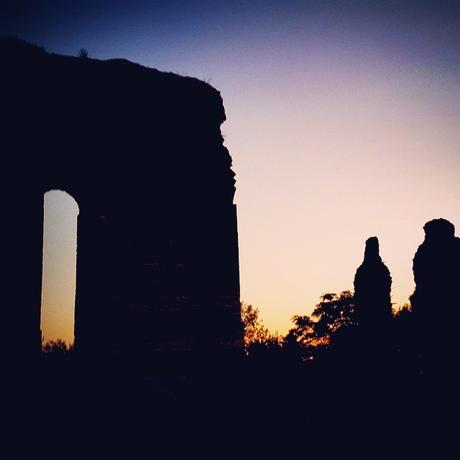 OOTD: black dress and wedge sneackers OOTD: black dress and wedge sneackers