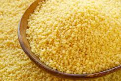 Pomodori ripieni con cous cous, olive e tofu int