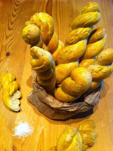 FILONI DI PANE INTRECCIATO AL ROSMARINO