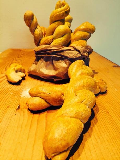 FILONI DI PANE INTRECCIATO AL ROSMARINO