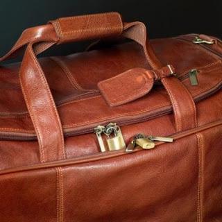 Quanto pesa 'sta borsa oinè Quanto pesa 'sta borsa oinè