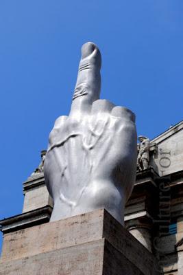 Quanto pesa 'sta borsa oinè Quanto pesa 'sta borsa oinè