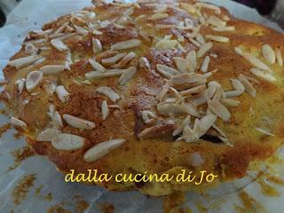 Torta con pesche e amaretti Torta con pesche e amaretti