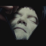 35 - Scopriamo che nella cassa è custodita la testa di Zod. Il corpo deve essere stato fatto a pezzi e sezionato da Luthor per essere studiato. Magari per comprendere le debolezze fisiche dei Kriptoniani.