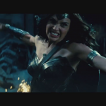 53 - Prima immagine di Wonder Woman in azione. Dietro vediamo quella che sembra la Bat mobile distrutta