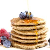 PANCAKES VEGAN SENZA GLUTINE INTEGRALI + AVENA PANCAKES VEGAN SENZA GLUTINE INTEGRALI + AVENA