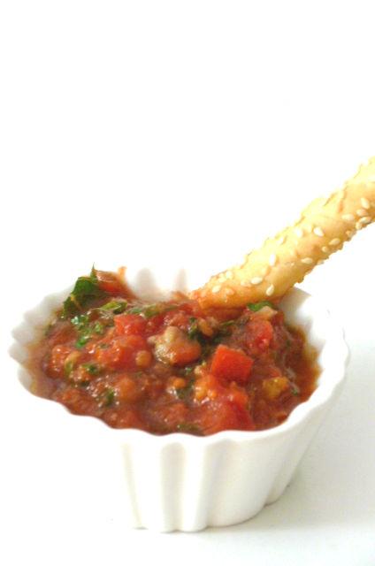 dip di pomodori, acciughe e capperi dip di pomodori, acciughe e capperi
