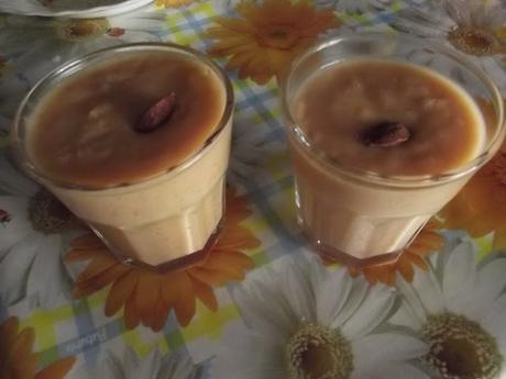 GELO DI PESCA CON CUORE DI MANDORLA GELO DI PESCA CON CUORE DI MANDORLA