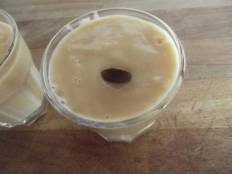 GELO DI PESCA CON CUORE DI MANDORLA GELO DI PESCA CON CUORE DI MANDORLA