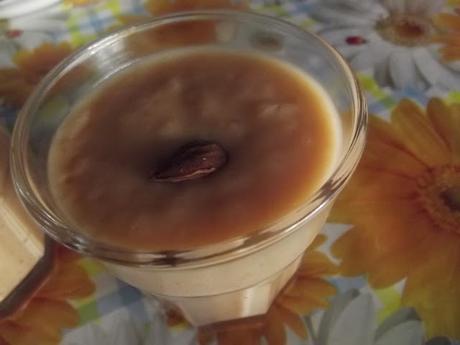 GELO DI PESCA CON CUORE DI MANDORLA GELO DI PESCA CON CUORE DI MANDORLA