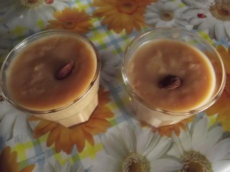 GELO DI PESCA CON CUORE DI MANDORLA GELO DI PESCA CON CUORE DI MANDORLA