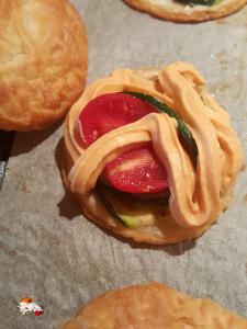 Conchiglie di sfoglia con patè di salmone affumicato, Zucchine e Pomodorini: Fast and easy 20150712_120018