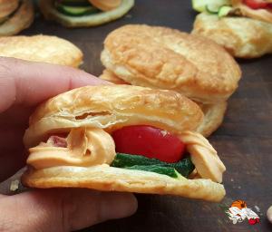 Conchiglie di sfoglia con patè di salmone affumicato, Zucchine e Pomodorini: Fast and easy 20150712_120809