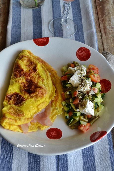 Omelette con Ripieno di Stracchino e Prosciutto Cotto Omelette con Ripieno di Stracchino e Prosciutto Cotto
