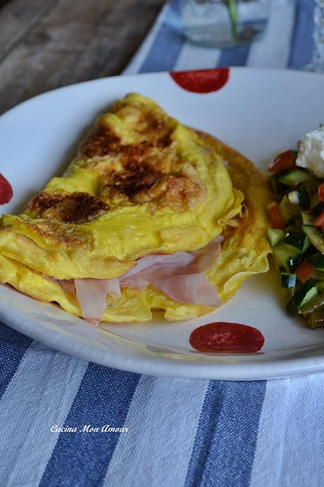 Omelette con Ripieno di Stracchino e Prosciutto Cotto Omelette con Ripieno di Stracchino e Prosciutto Cotto