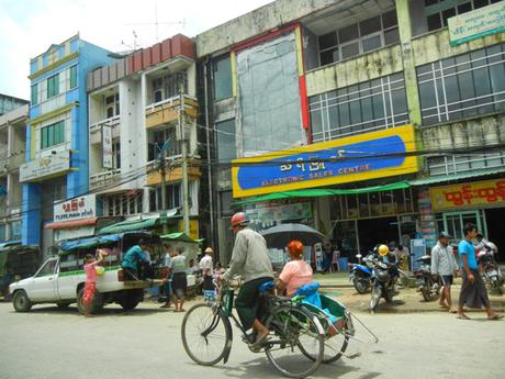 Birmania (1°parte – Yangon, Golden Rock, Bago, Monte Popa, Bagan) Birmania_viaggiandovaldi