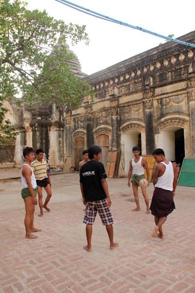 Birmania (1°parte – Yangon, Golden Rock, Bago, Monte Popa, Bagan) Birmania_viaggiandovaldi