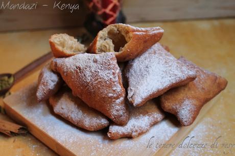 Mandazi e chai tea per la tipica colazione keniota Mandazi e chai tea per la tipica colazione keniota