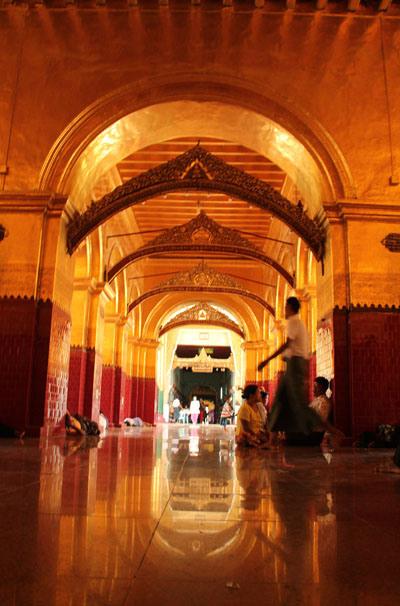 Birmania (2°parte – Mandalay, Ava, Amarapura, Mingun) Mahamuni Paya_mandalay_birmania_viaggiandovaldi