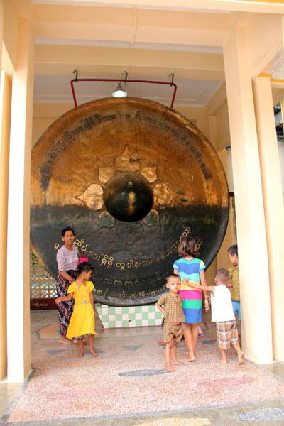 Birmania (2°parte – Mandalay, Ava, Amarapura, Mingun) Mahamuni Paya_mandalay_birmania_viaggiandovaldi