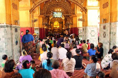 Birmania (2°parte – Mandalay, Ava, Amarapura, Mingun) Mahamuni Paya_mandalay_birmania_viaggiandovaldi