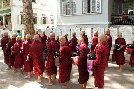 Birmania (2°parte – Mandalay, Ava, Amarapura, Mingun) Birmania_viaggiandovaldi