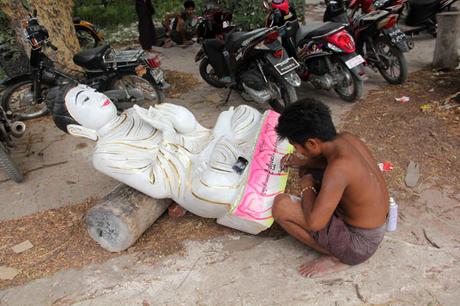 Birmania (2°parte – Mandalay, Ava, Amarapura, Mingun) Mahamuni Paya_mandalay_birmania_viaggiandovaldi