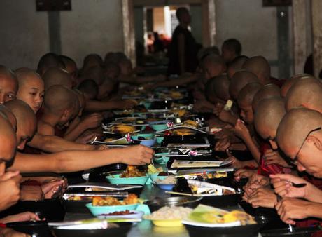 Birmania (2°parte – Mandalay, Ava, Amarapura, Mingun) Birmania_viaggiandovaldi