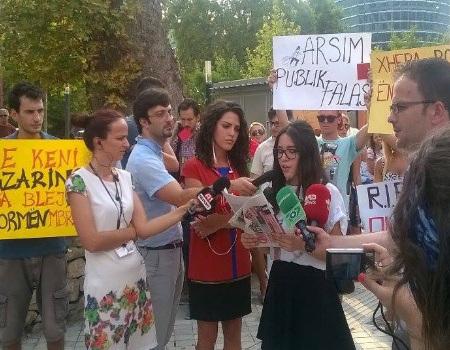 Albania. Sit-in di studenti davanti a Parlamento Tirana contro riforma Università Studenti3