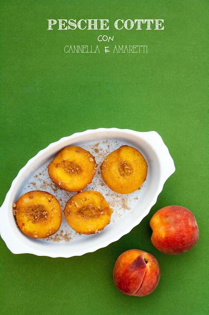 Pesche cotte con cannella e amaretti / Roasted peaches with cinnamon and amaretti cookies