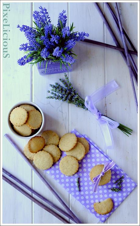 Biscotti al Burro con Limone e Fiori di Lavanda