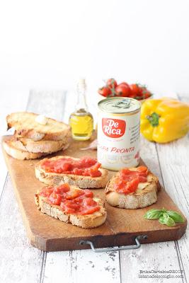 Bruschette con pomodoro e peperoni