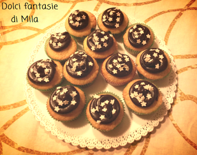 Cupcake alla vaniglia con glassa al cioccolato