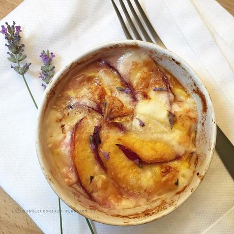 Gratin di pesche salato al profumo di lavanda