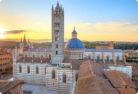 Scoprendo Siena, una delle città più belle d’Italia, adagiata sulle dolci e famose colline toscane.