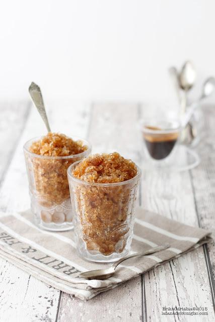 Granita siciliana al caffè, con panna