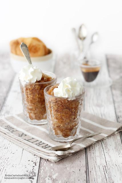 Granita siciliana al caffè, con panna