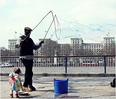 Londra e una passeggiata lungo il Tamigi. Londra e una passeggiata lungo il Tamigi.