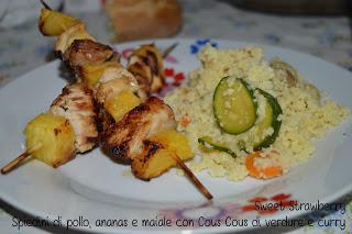 Spiedini di pollo, ananas e maiale con cous cous di verdure e curry