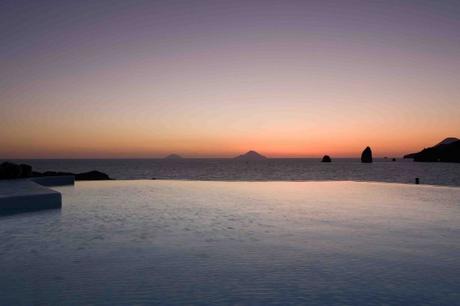 Infinity Pool: le piscine con vista sull’infinito Therasia Resort_infinity pool (2)