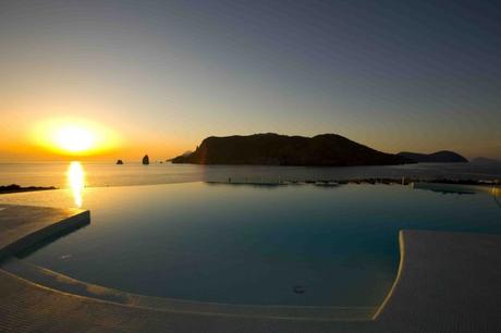 Infinity Pool: le piscine con vista sull’infinito europe, italy, sicily, eolie island, vulcano, hotel therasia resort