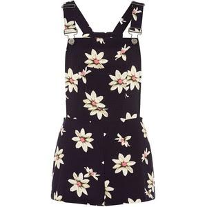 Looks: overalls Looks: overalls