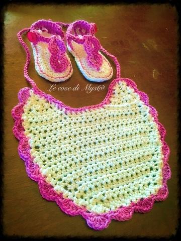 Ta dah moment! Bavaglino e flip flop a crochet