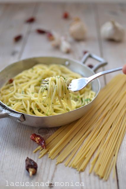 SPAGHETTI AGLIO,OLIO E PEPERONCINO SPAGHETTI AGLIO,OLIO E PEPERONCINO