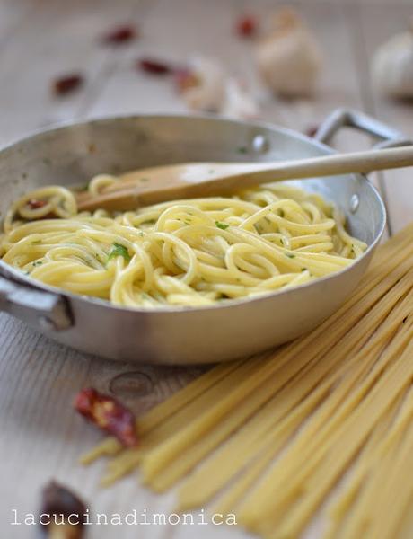 SPAGHETTI AGLIO,OLIO E PEPERONCINO SPAGHETTI AGLIO,OLIO E PEPERONCINO