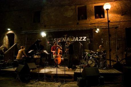 SIENA: JAM SESSION IN CONTRADA | Giovani talenti italiani e musicisti da tutto il mondo jam01