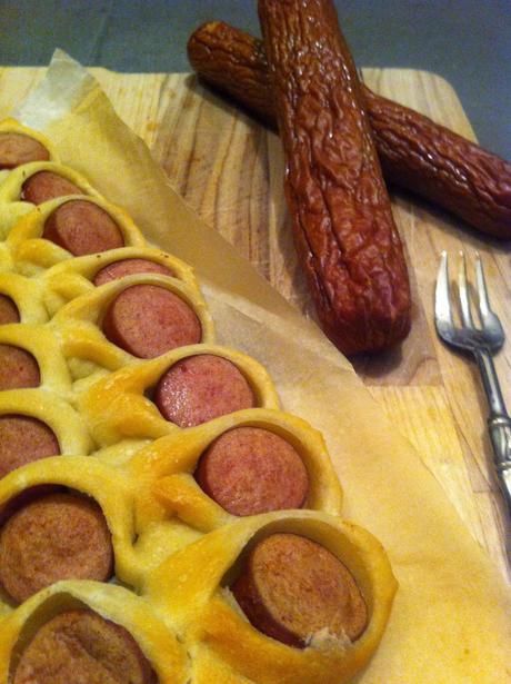 STUZZICHINI: SPIGA DI PASTA DI PANE CON WURSTEL